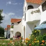 Отель Gardens